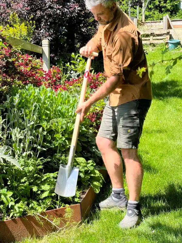 Sneeboer Garden Spade with steps